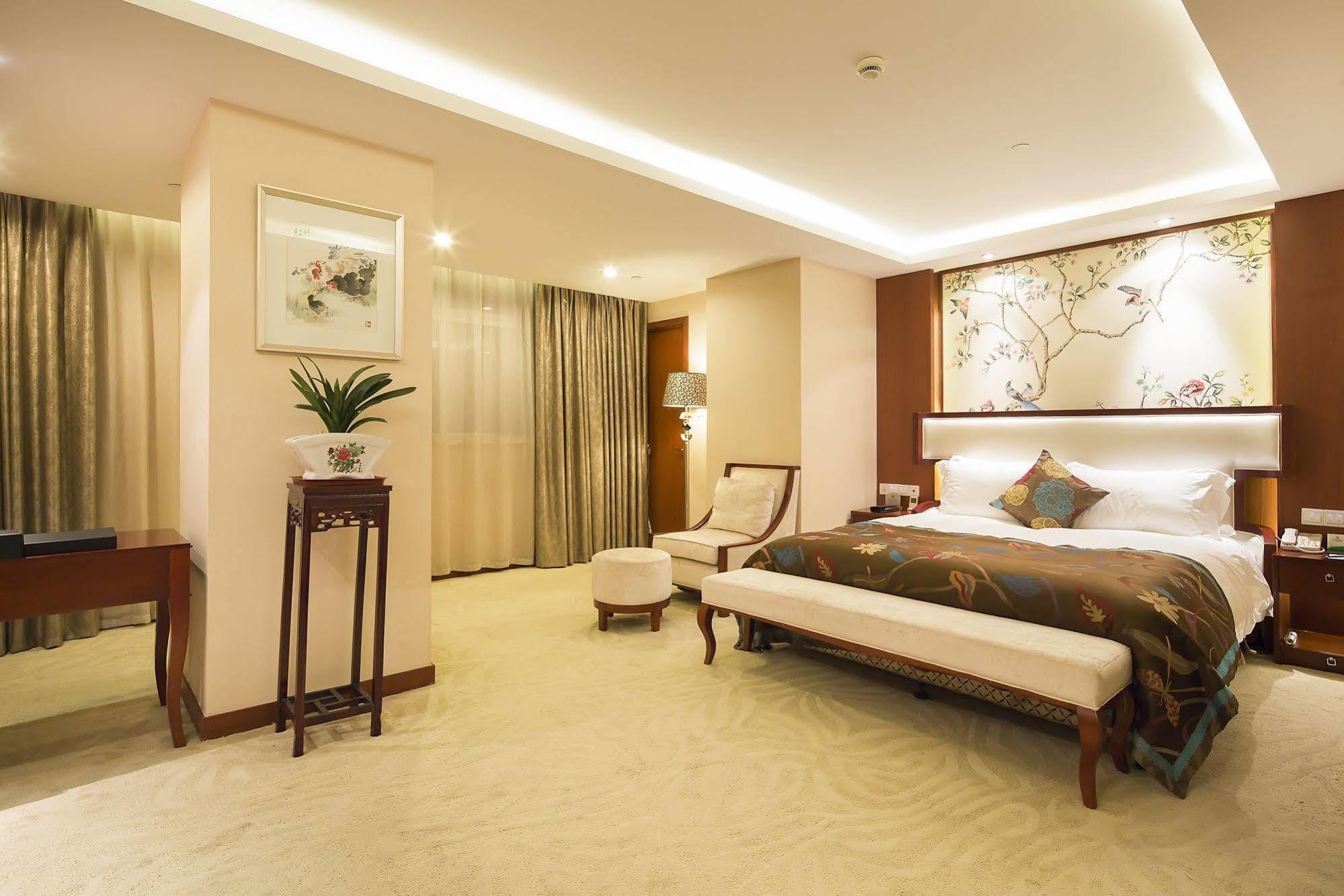 Landison Plaza International Hotel Zhenjiang  Extérieur photo
